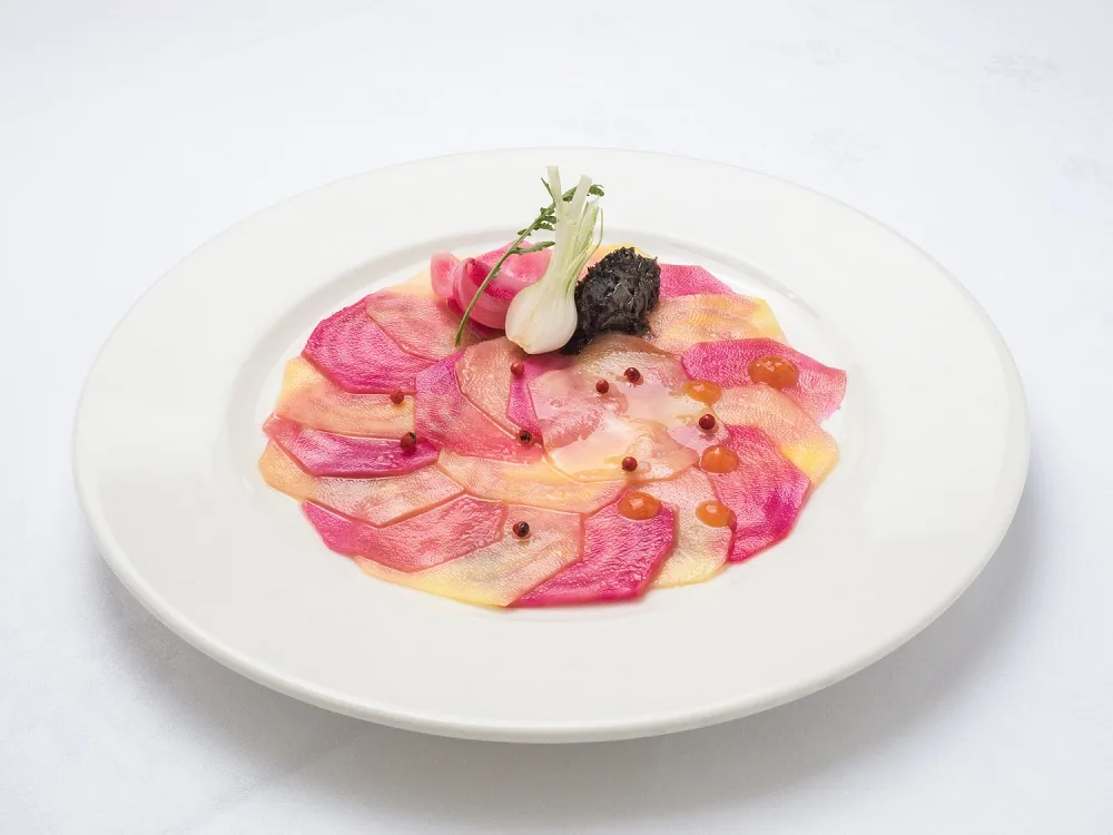 assiette avec carpaccio de betteraves et navets - Alliance Pornic