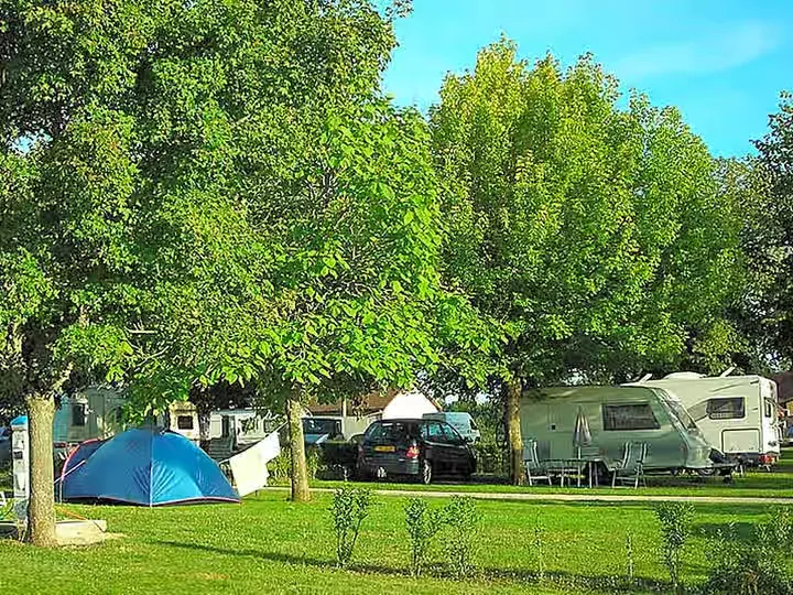 Photo de Camping du Lac de Villegusien