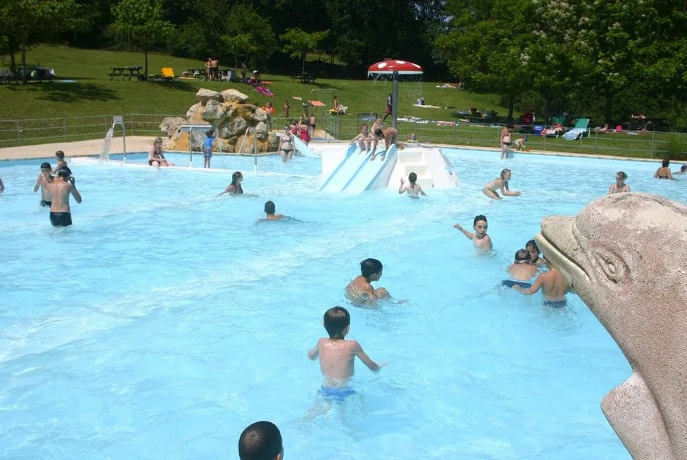Camping piscine chauffée en périgord noir près du bugue