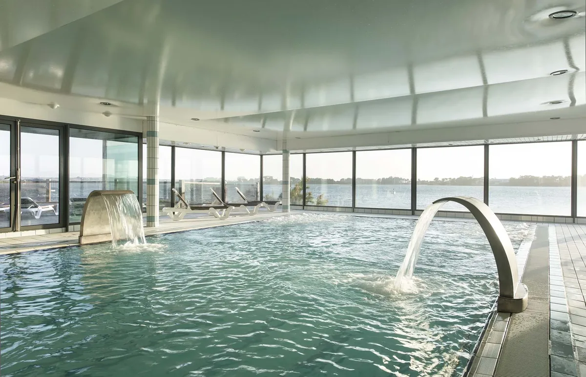Piscine vue sur la mer à douarnenez