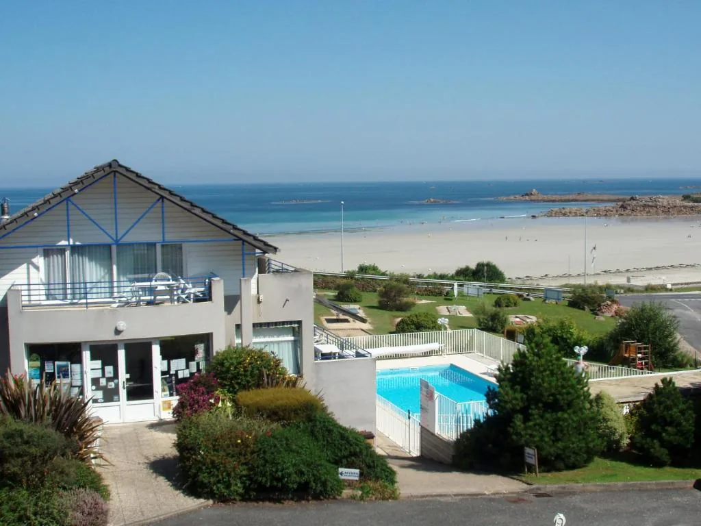 Photo de Les terrasses de la plage à Trestel