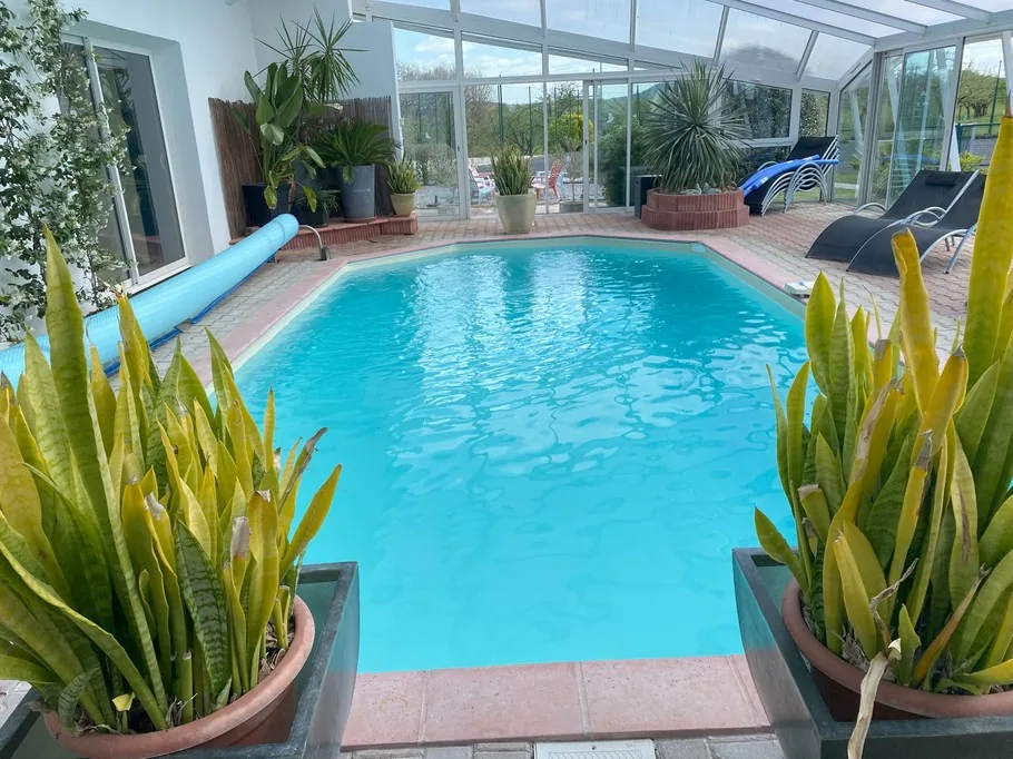 Photo de Les Terrasses de Saint Georges : Gîte avec piscine intérieure chauffée et tennis privé, limite Dordogne, Lot-et-Garonne