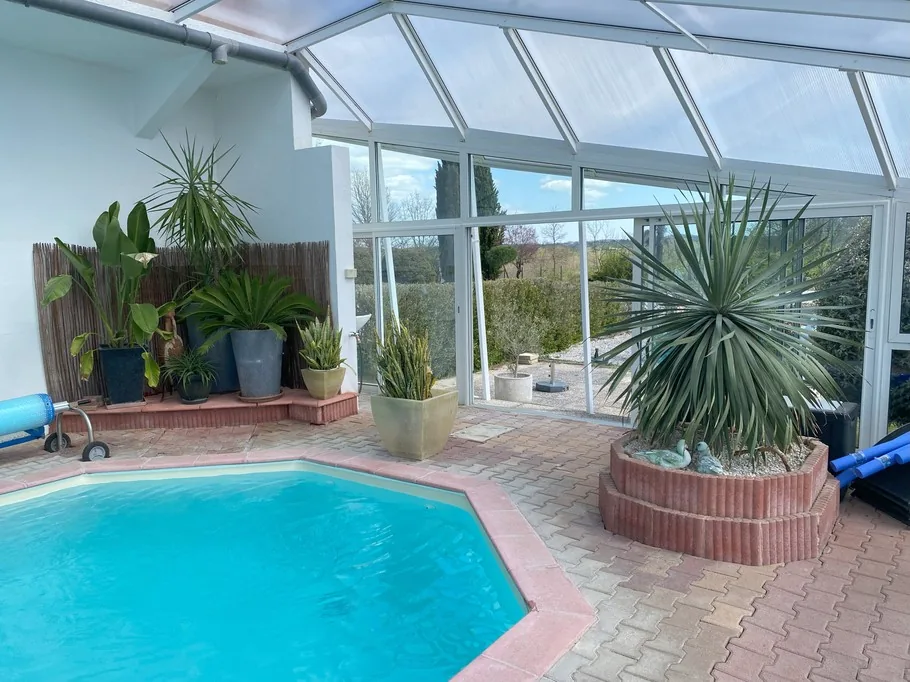 Photo de Les Terrasses de Saint Georges : Gîte avec piscine intérieure chauffée et tennis privé, limite Dordogne, Lot-et-Garonne