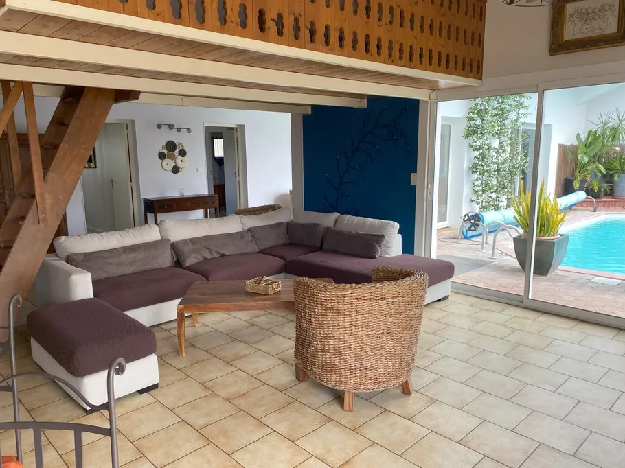 Photo de Les Terrasses de Saint Georges : Gîte avec piscine intérieure chauffée et tennis privé, limite Dordogne, Lot-et-Garonne