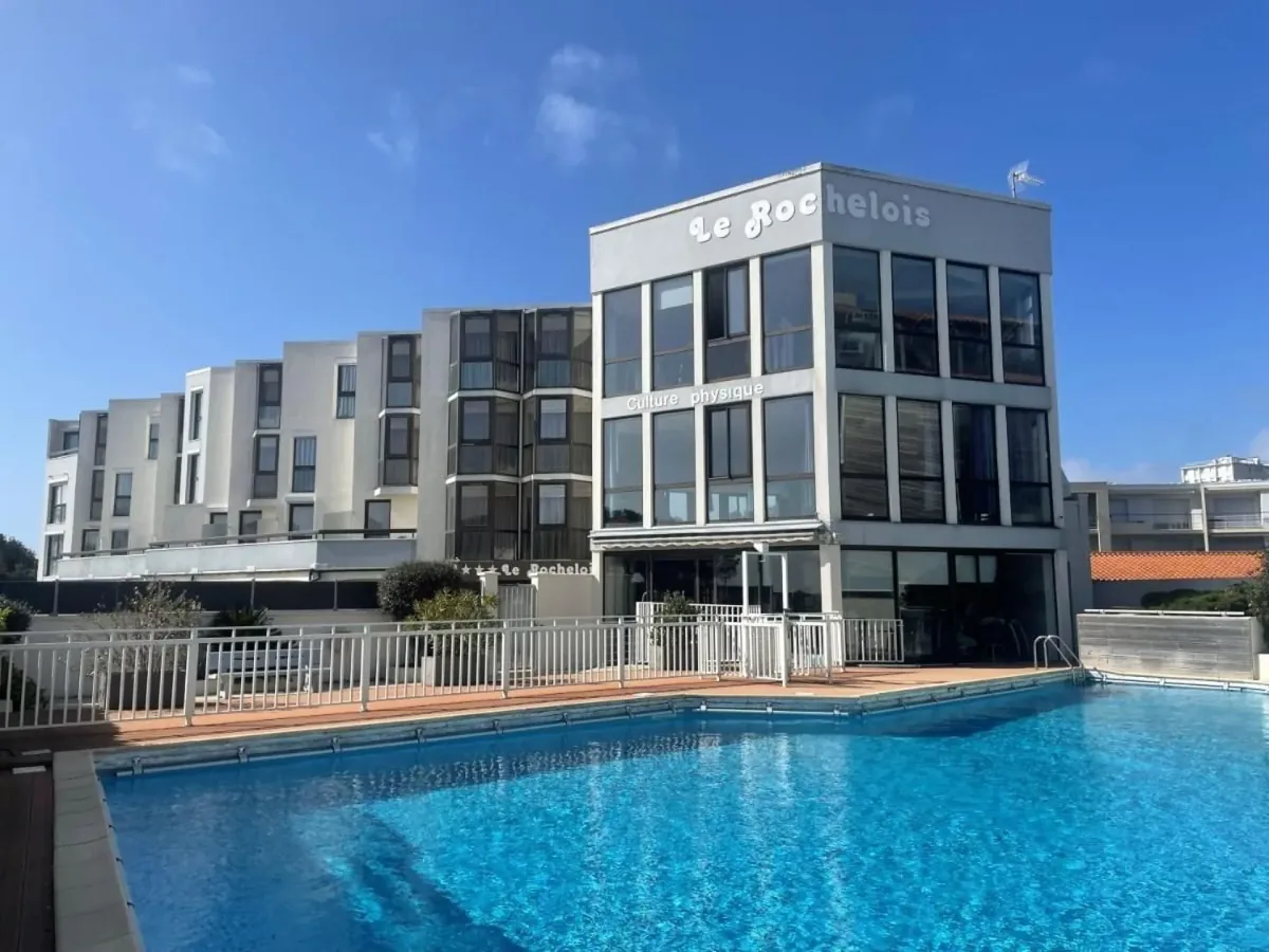 Photo de Logis Hôtel Le Rochelois, meilleurs prix en direct, vue mer.