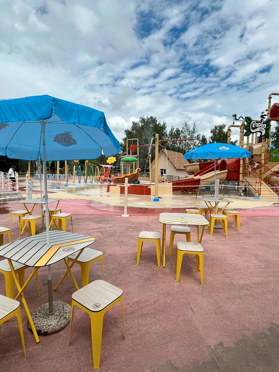 Un espace restauration pour se détendre à l'espace aquatique