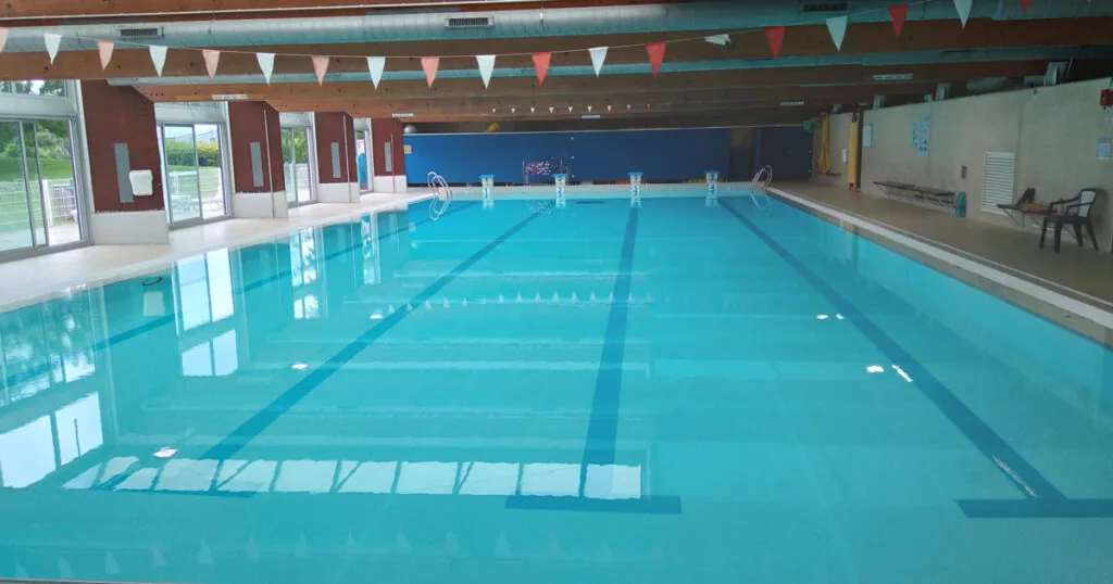 Bassin de la piscine à Saint-Miche-sur-Orge