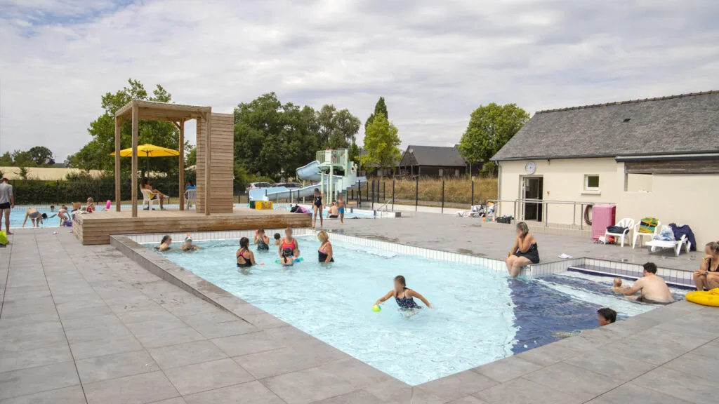 Photo de Piscine Jean Taris à Sainte-Suzanne-et-Chammes