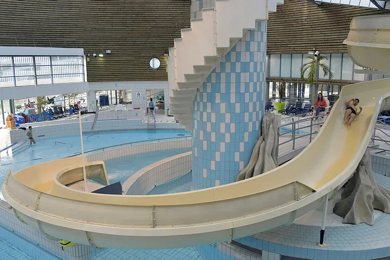 Photo de PISCINE JULES VERNE