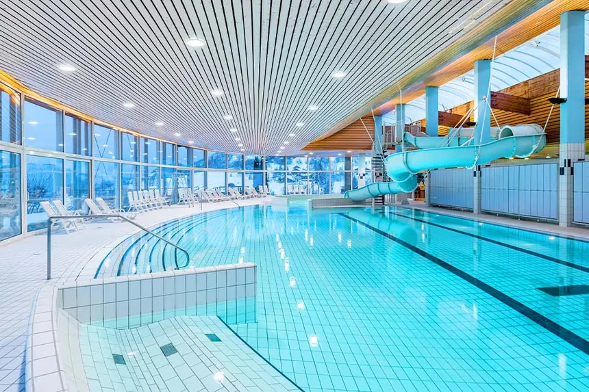 la piscine de la location de vacances azureva bussang dans les vosges